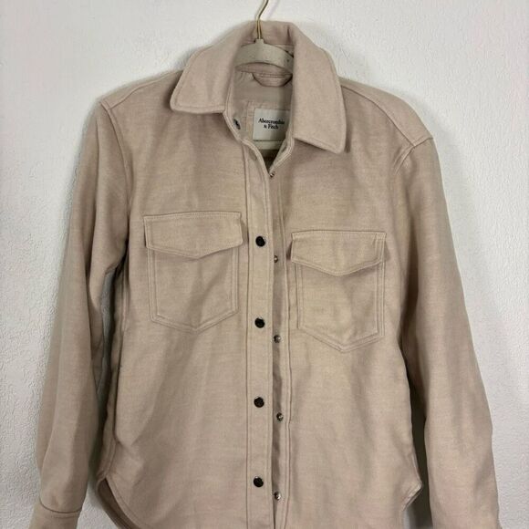 Abercrombie & Fitch Sand Colored Collared Button Front Shirt Jacket - Picture 3 of 6